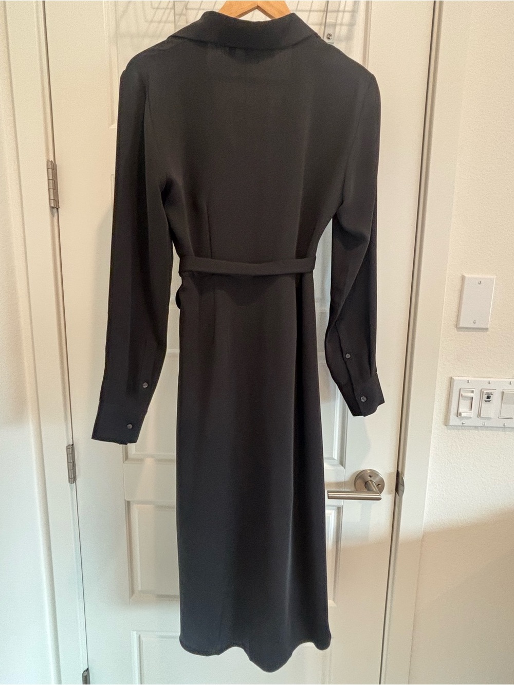NWT Aritizia Babaton black wrap dress - Picture 3 of 4